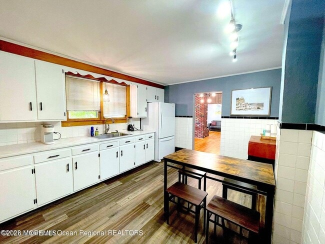 Building Photo - 137 Oakland St