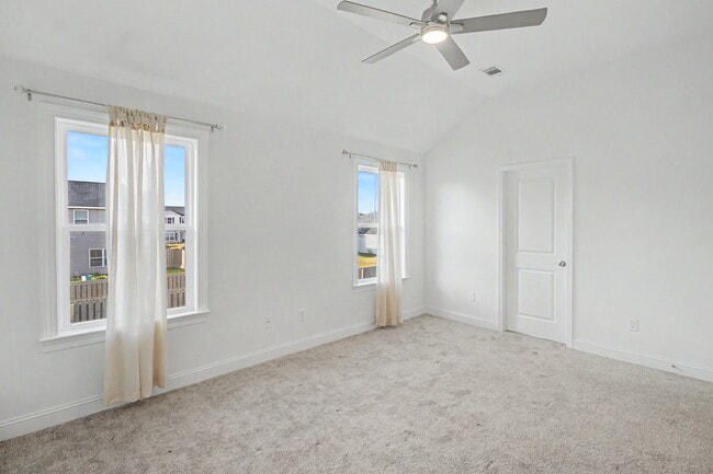 Building Photo - 248 Buckingham Dr