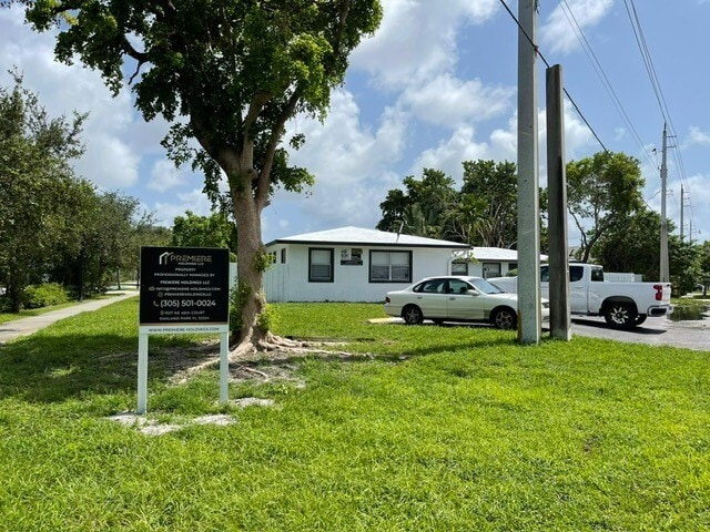 Primary Photo - La Siesta Apartments I LLC