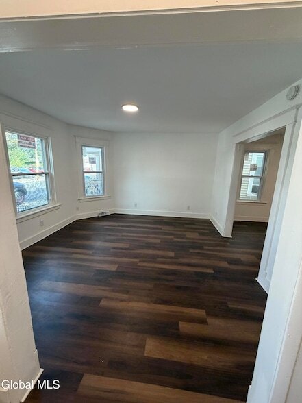 Building Photo - 332 Duane Ave