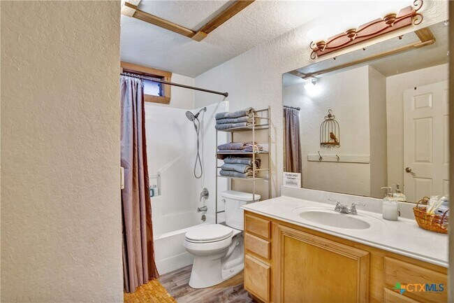 Building Photo - 818 Fawn River Dr