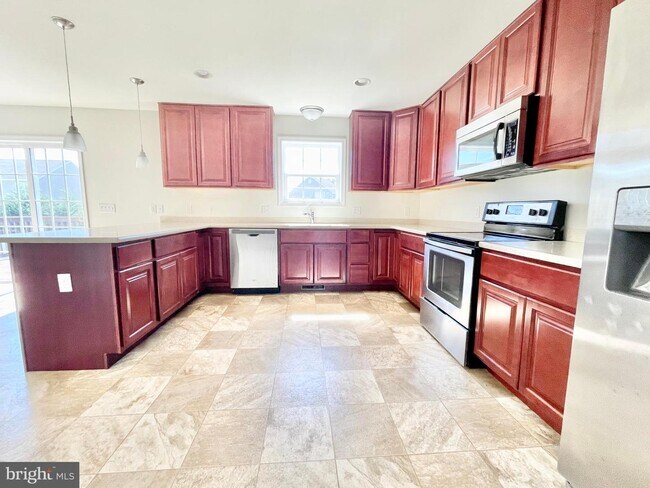 Building Photo - 253 S Marshview Terrace