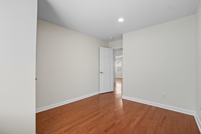 Building Photo - 9221 N Vicksburg Park Ct