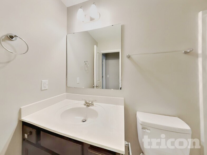 Building Photo - 5008 Shorthorn Way