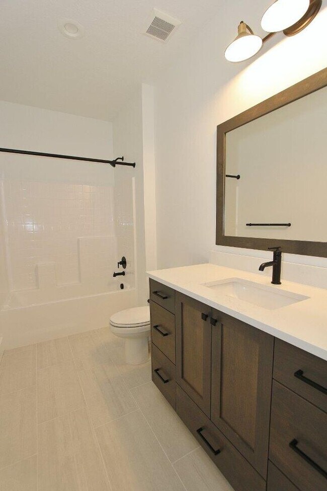 Building Photo - Immaculate Single-Level Patio Home