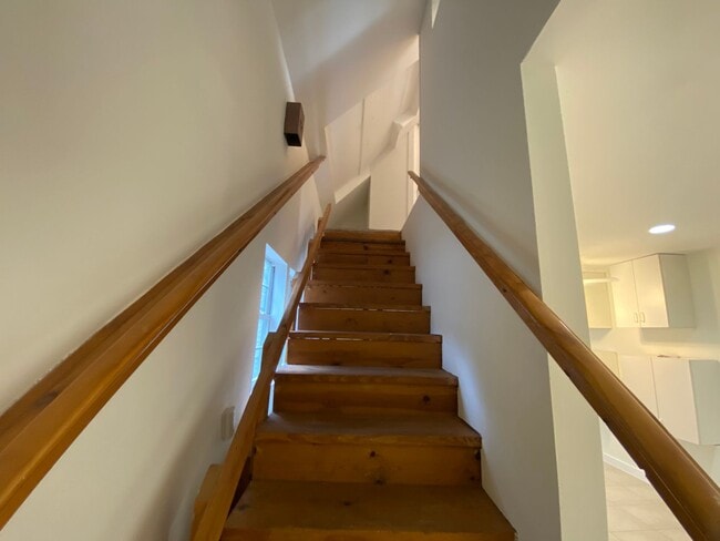 Building Photo - Cute and Cozy 1/1