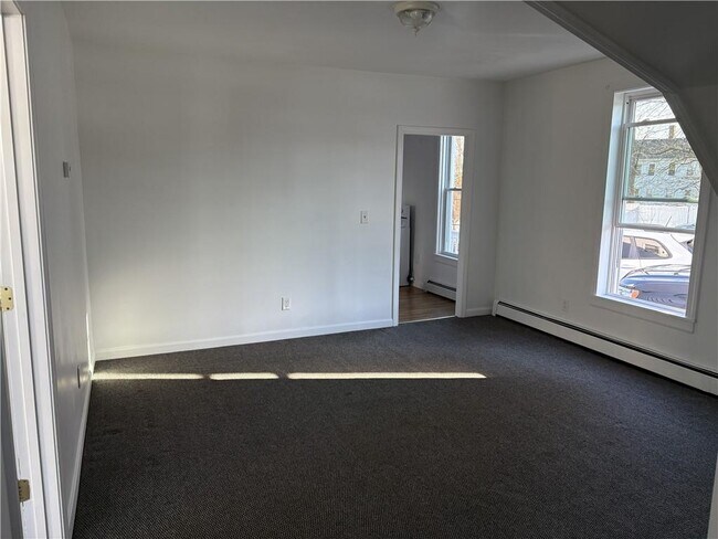 Building Photo - 453 Pond St