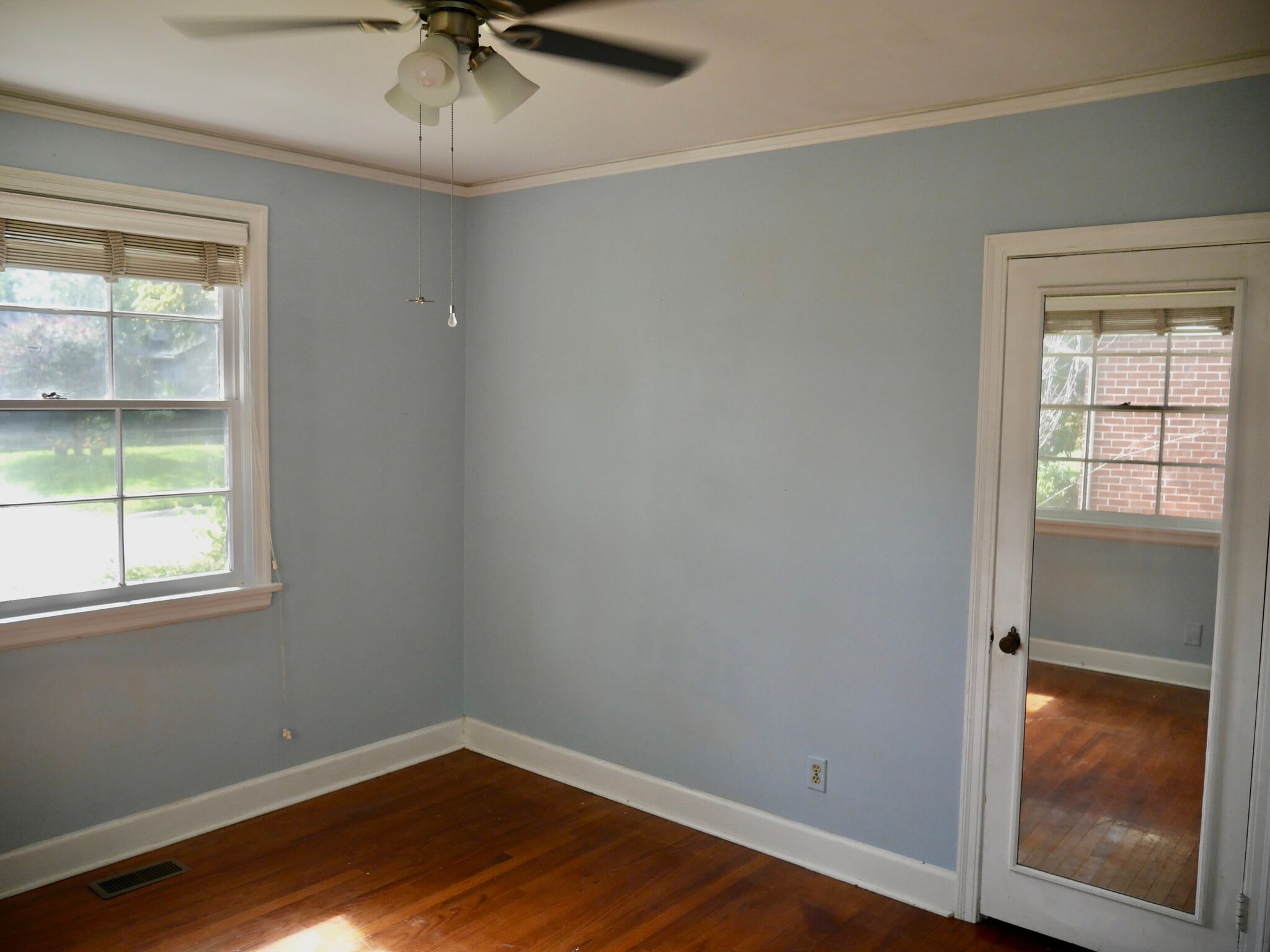 Large Bdrm # 2 Window - 2270 Larchmont Rd