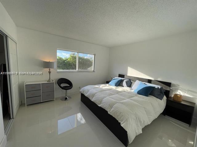 Building Photo - 1400 NE 54th St