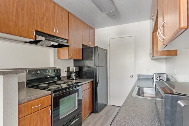 Building Photo - 1600 Villa St