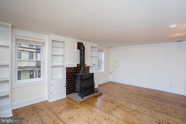 Building Photo - 67 Ferry St