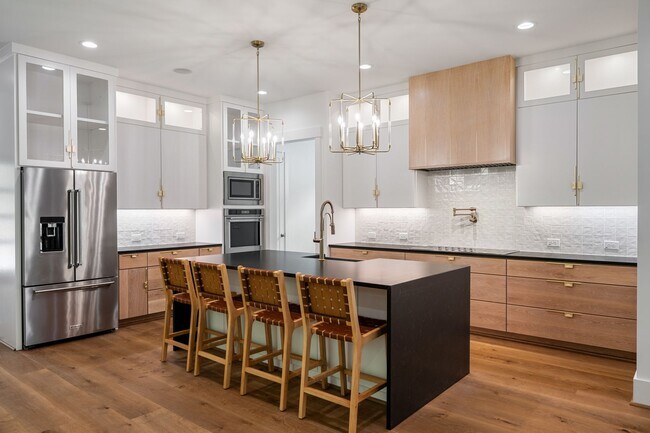 Building Photo - Modern 5-bedroom, 5-bathroom home in Durham