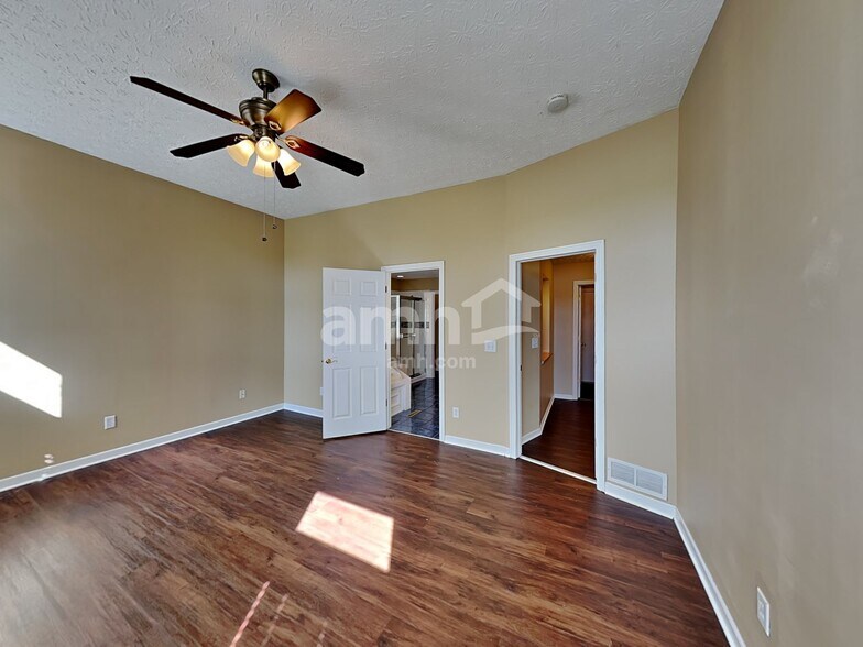 Building Photo - 6500 Morningside Dr