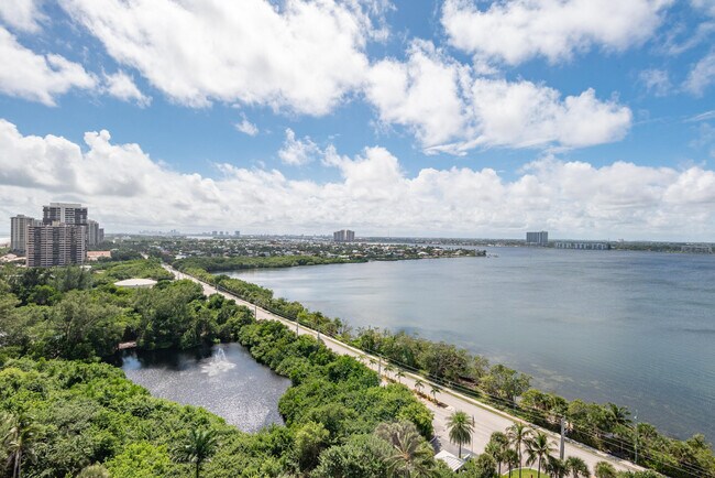 Building Photo - 5080 N Ocean Dr