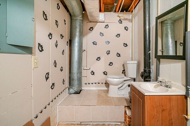 Building Photo - 670 Highland Ct