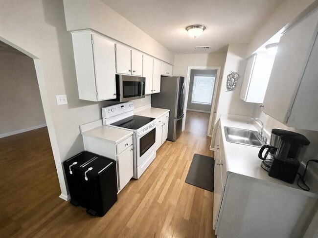 Building Photo - 1105 Green Meadow Dr