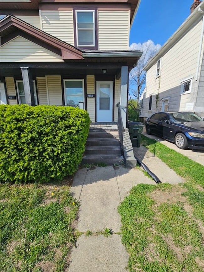 Building Photo - 201-203 Pleasant St.
