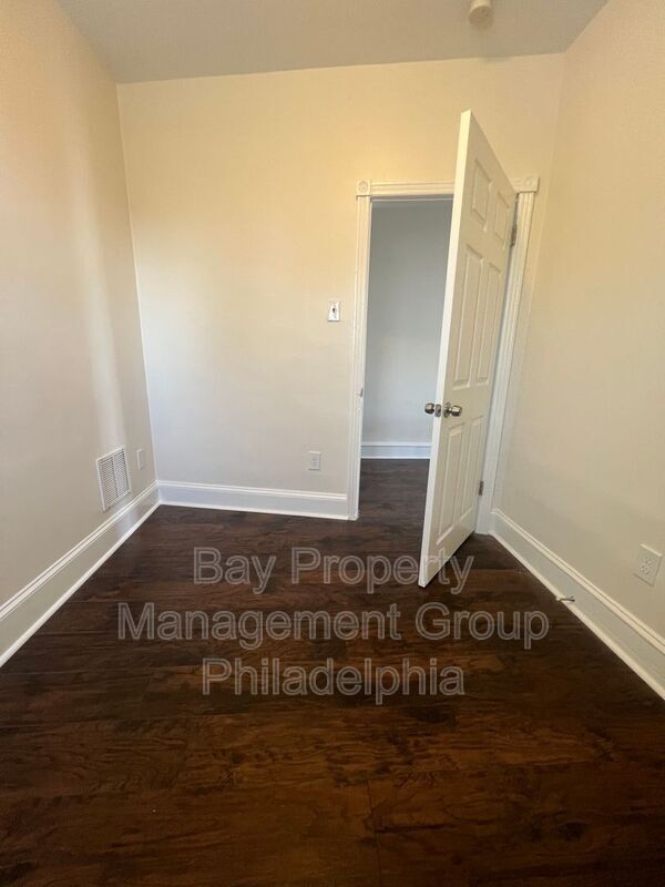 Building Photo - 2165 W Grange Ave