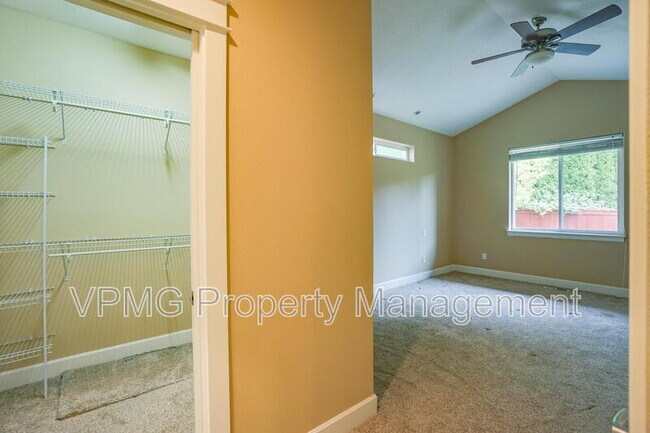 Building Photo - 1403 SE 194th Pl