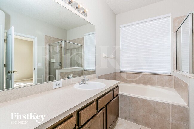 Building Photo - 1981 The Oaks Blvd