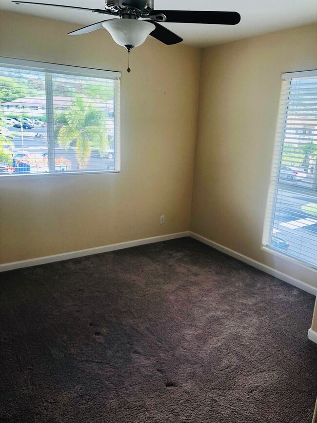 Building Photo - 75-6081 Alii Dr. E201