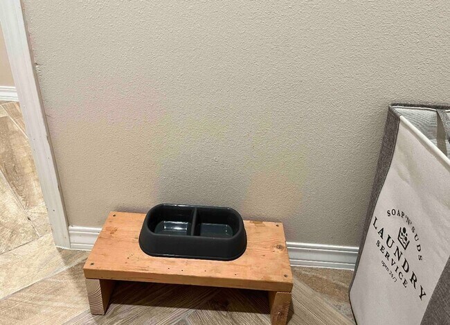 Building Photo - Eastside area for  Short or Long Term Rental(Completely Furnished) Beautiful 4 bed/2.5 baths