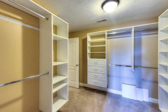 Building Photo - 38 Johnson St