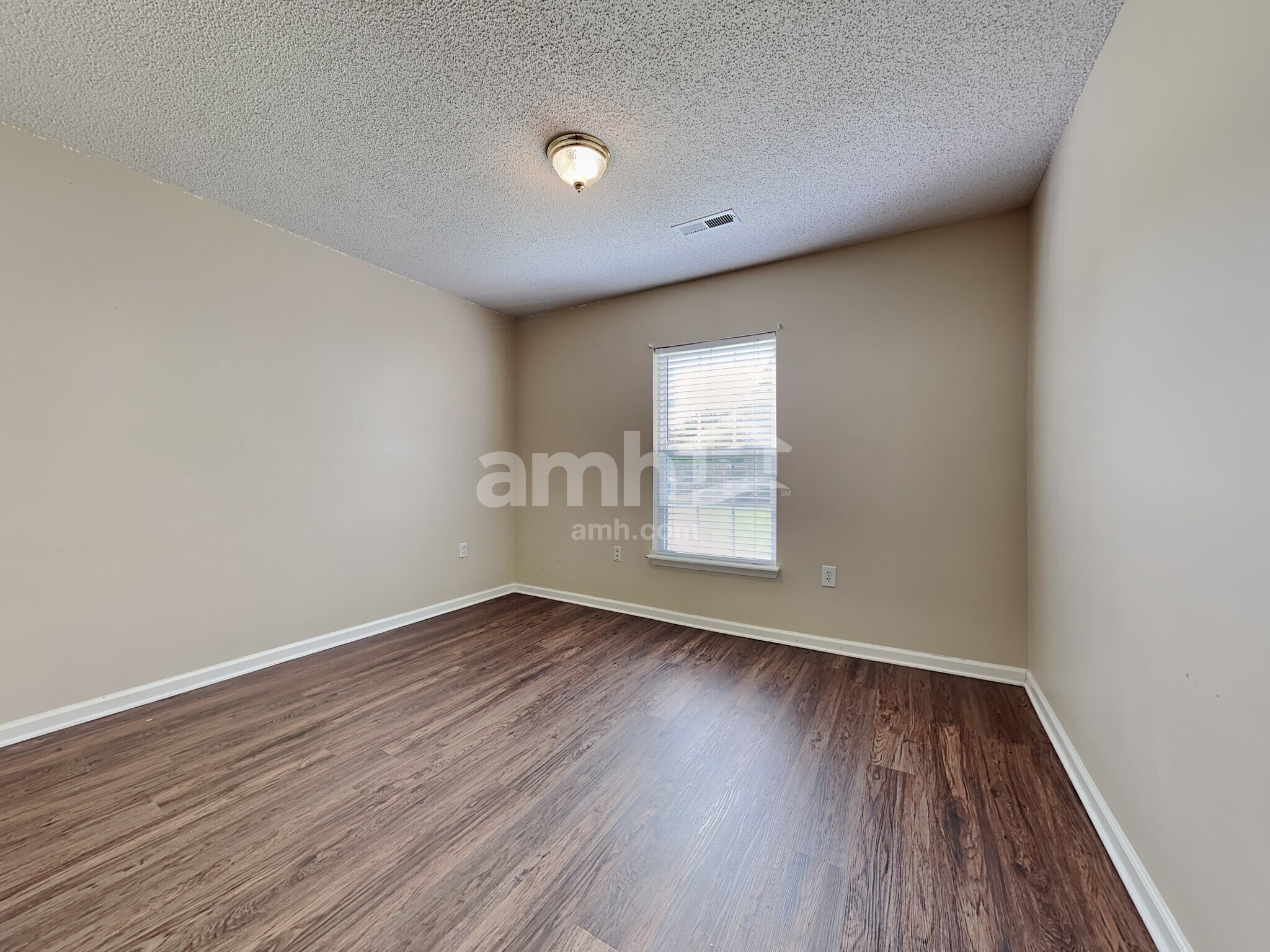Building Photo - 5001 Athol St