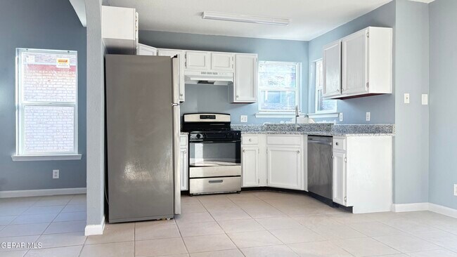 Building Photo - 7740 Luz De Camino Way