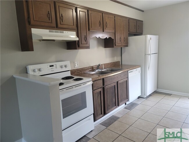 Building Photo - 230 Lanier Dr
