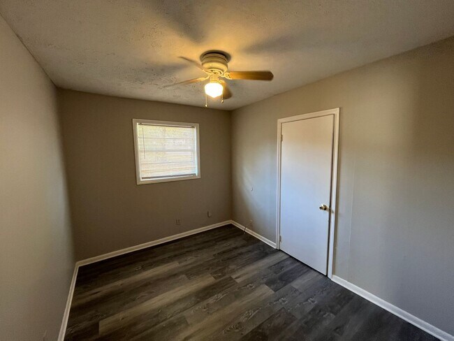 Building Photo - Welcome Home – Comfort Meets Convenience. Call to ask about the Move-in Special!!!