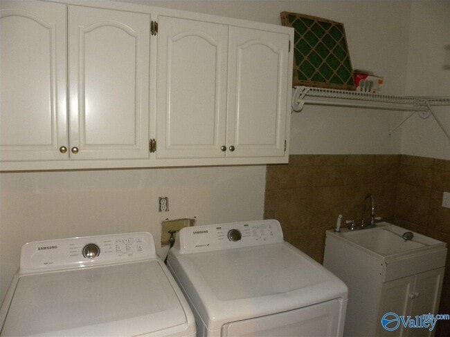 Building Photo - 104 Nobleton Ln NW