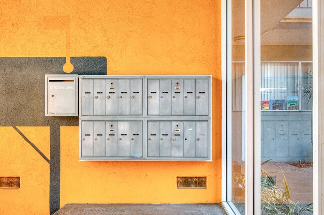 Building Photo - 4221 W Kling St