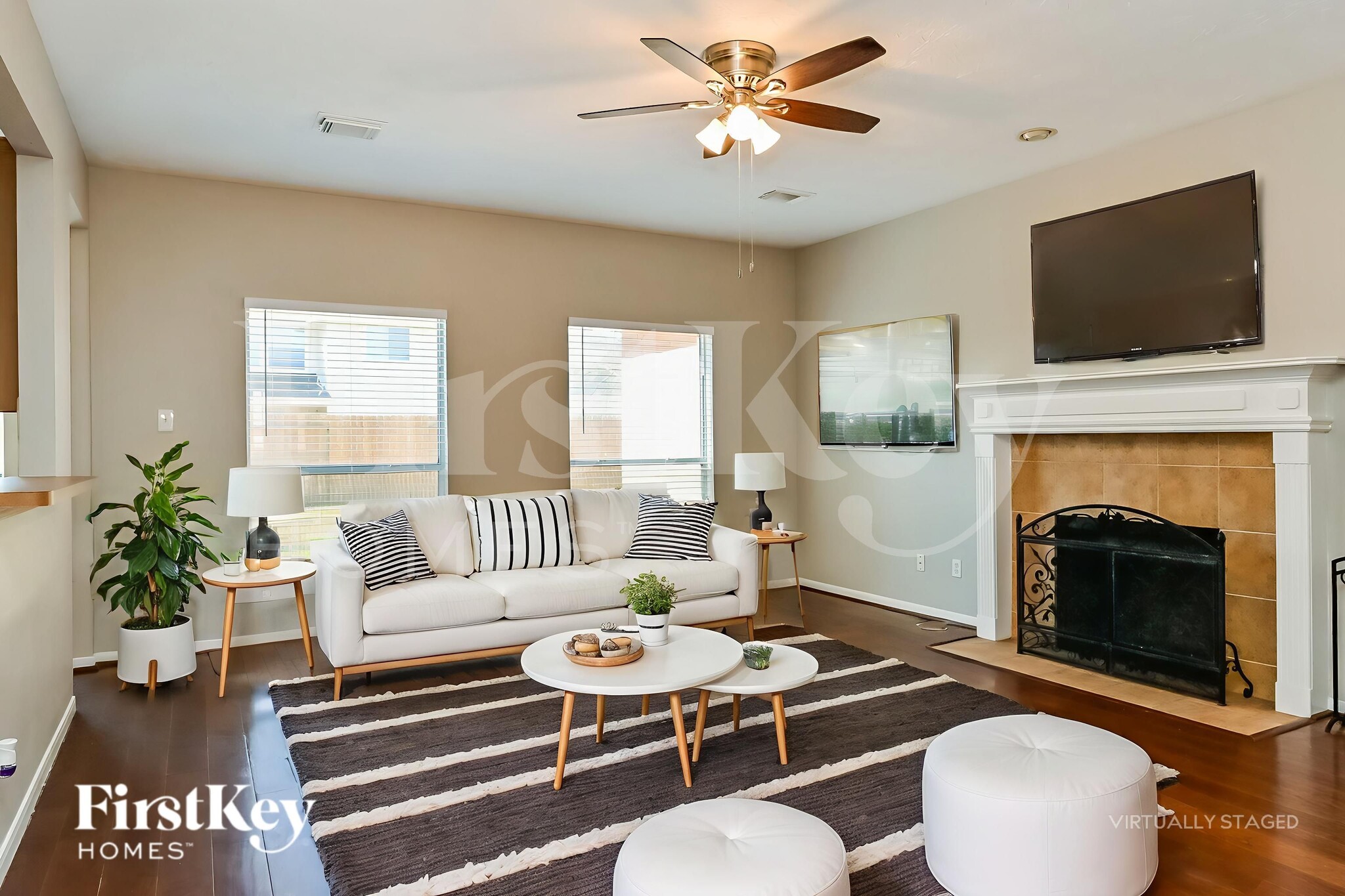 Building Photo - 2558 Doral Dr