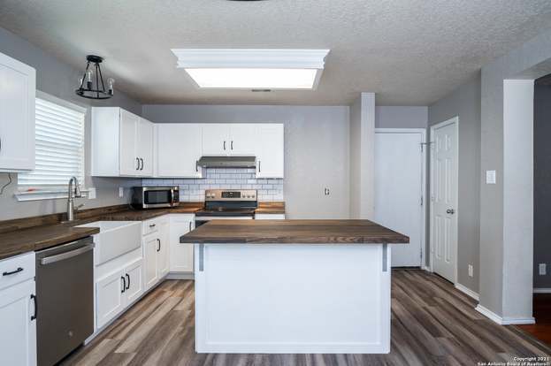 Building Photo - 16134 Branching Oaks