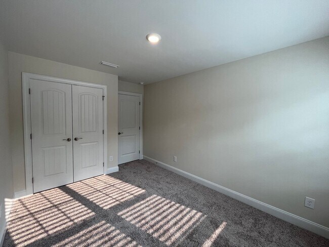 Building Photo - Stunning 3BD, 2.5BA Raleigh Townhome with ...