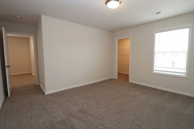Building Photo - Spacious 3BR Home with Community Pool!