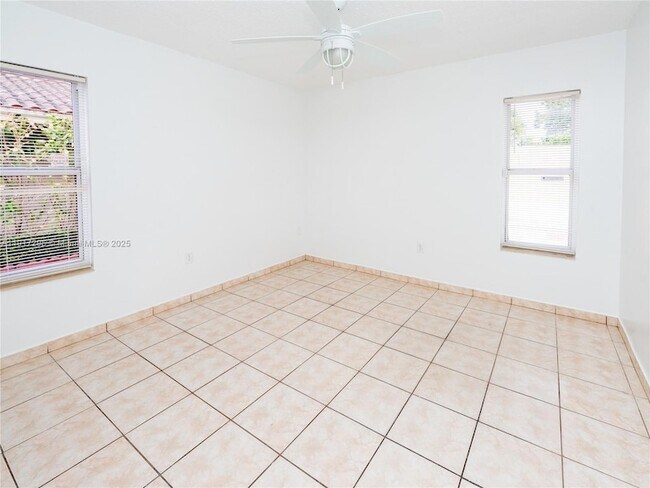 Building Photo - 10815 SW 145th Pl