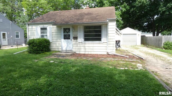 Primary Photo - 2009 W Harper Terrace