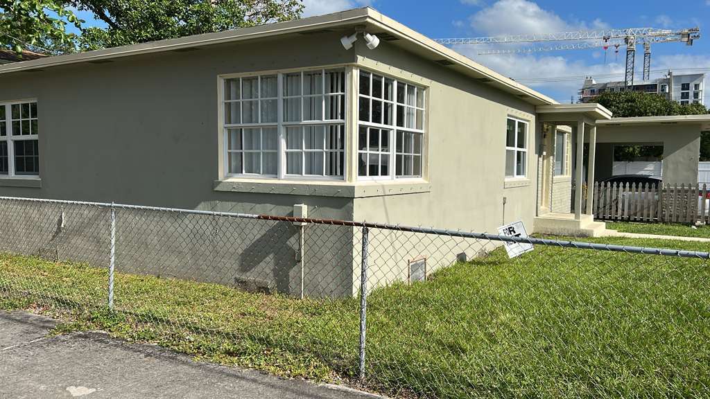 Building Photo - 2205 A E Isaacs Ave