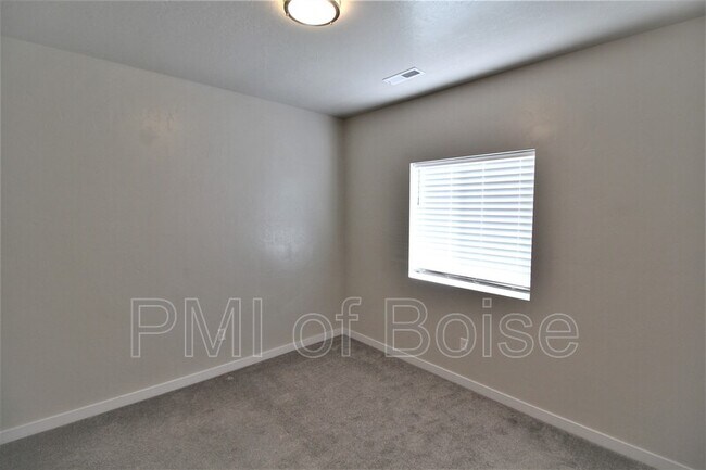 Building Photo - 3098 W Everest St