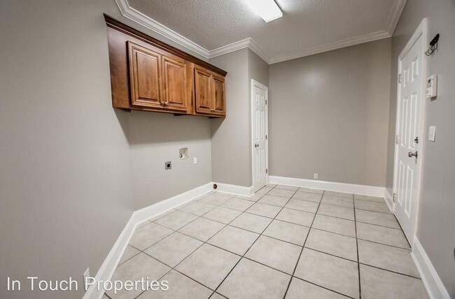 Building Photo - 5 br, 3.5 bath House - 3964 Kinderlou Forest
