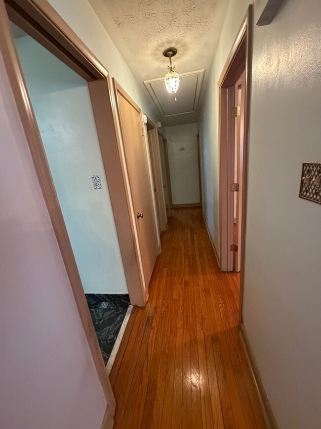 Building Photo - Charming Reading 3/4 BR Home For Rent with lots of Character