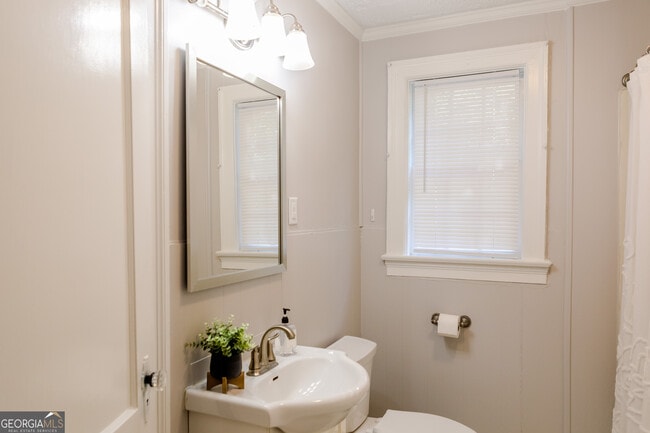 Building Photo - 111 E Screven St