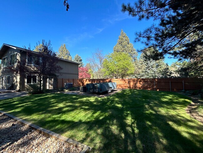 Building Photo - Country Living In The City - 3 Bedroom / 2 Bathroom Home on a Large Corner Lot