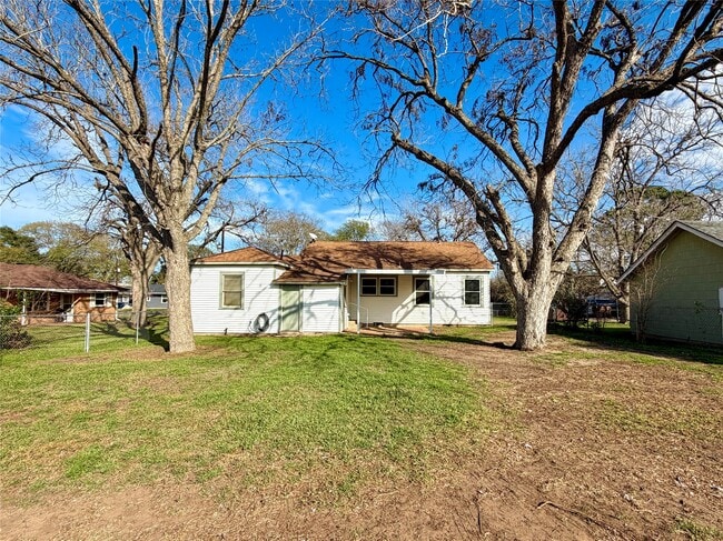 Building Photo - 1104 Marie St