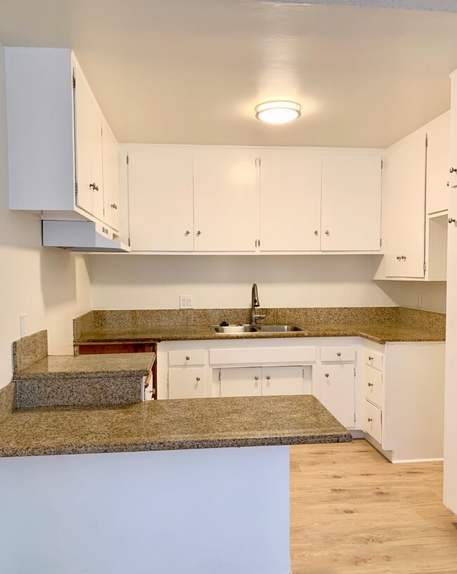 Building Photo - Cozy 1 bedroom unit located in Canoga Park with Laundry On-site and Community Pool!