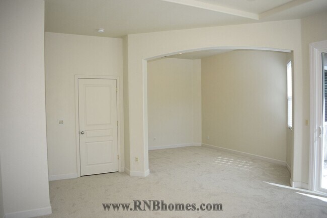 Building Photo - 160 Jarvis Cir