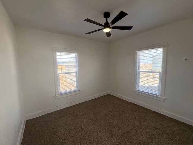 Building Photo - Cozy Country Home with Mountain Views