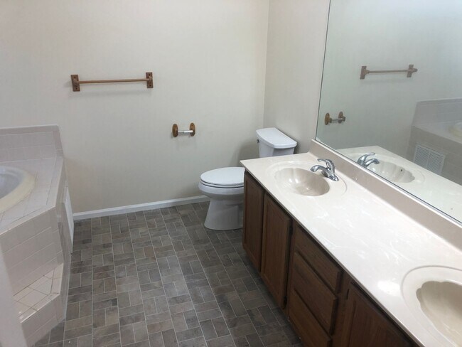 Building Photo - 2416 Creekmore Ct